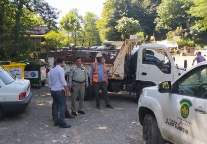 مانور جمع‌آوری زباله‌ها از طبیعت زیبای سیاهکل برگزار شد